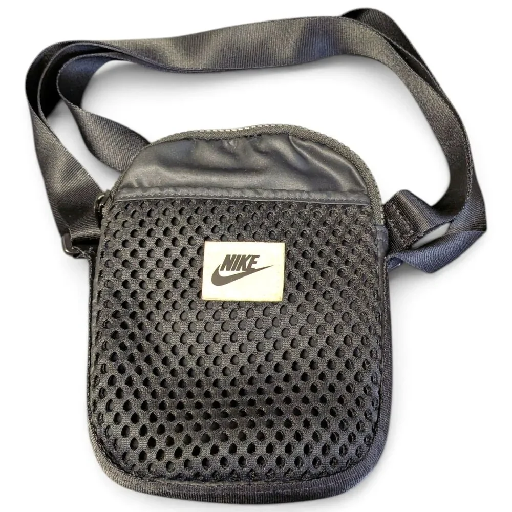 Nike Bag Small Black Crossbody Shoulder Strap Fanny Hip Waist Belt Mini Pack